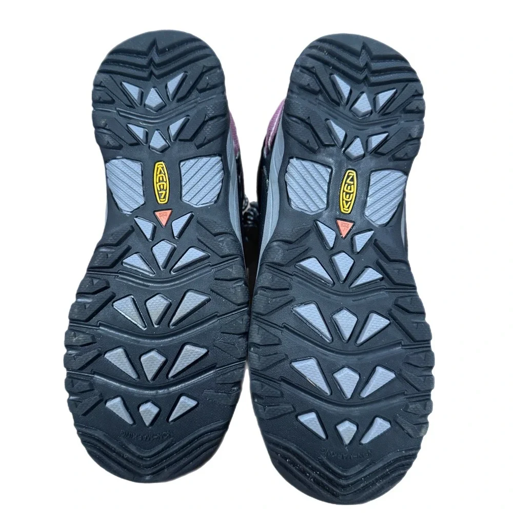 Keen Targhee Mid Waterproof Hiking Boots Kids Size 4 Grey Pink 1020131